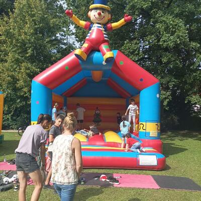 Hüpfburg Clown